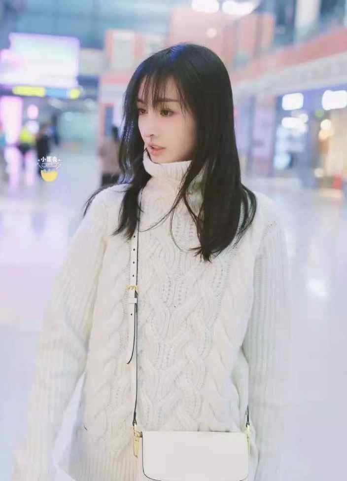 怎么让鼻头变小变尖 郑爽把鼻子整得太尖了吧！鼻尖变形发红到精修都P不掉了！