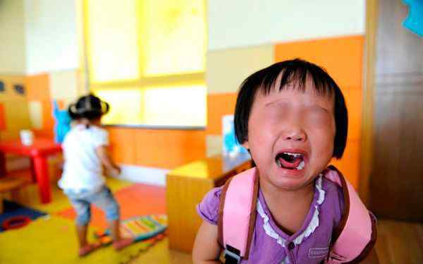 婴儿哭久了有什么危害 孩子哭着哭着就睡着了？看似很安生，其实对孩子的危害很大