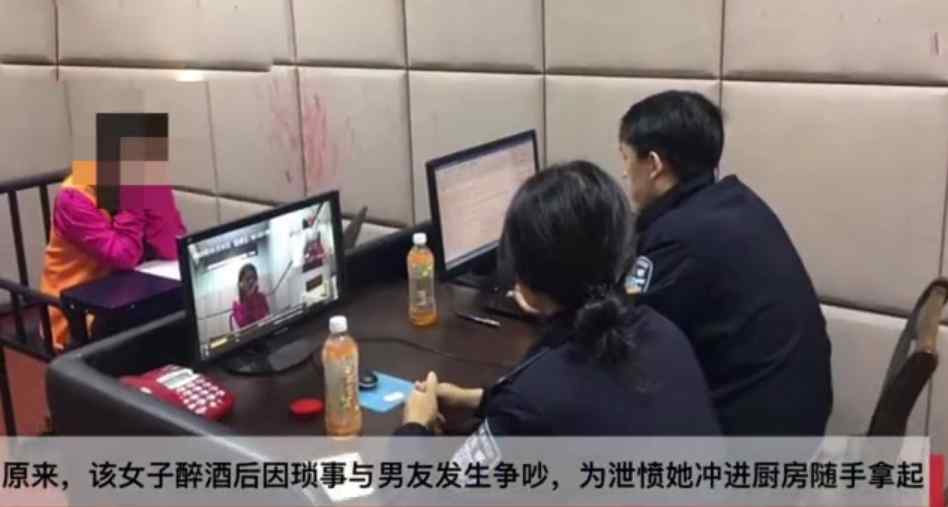 成都一女子 以身试法？新规发布次日，成都一女子10楼扔下菜刀，警方已介入文章配图