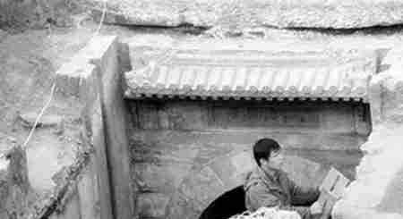 安德海和李莲英 李莲英怎么死的 墓中只见头颅和长辫子