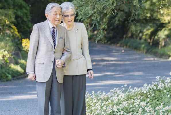 皇后为上 雅子皇后为上皇庆生，笑容全家最灿烂，婆婆因欺负儿媳的流言呕血
