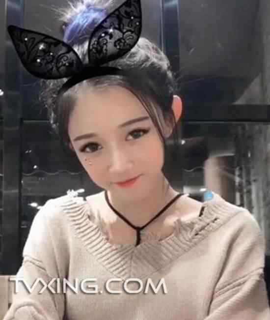 小伊伊快手主页 快手红人小伊伊近况 小伊伊微博 资料