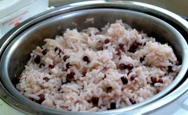 代替米饭的低糖主食 主食大米饭太单调？加点红豆做捞饭，低糖又饱腹
