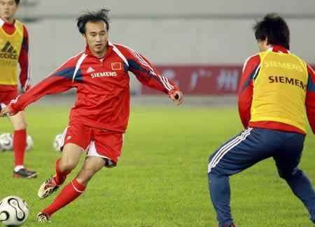 足球运动员陶伟 陶伟：健力宝青年队的“球痴”，北京国安的功勋队长，一人守一城