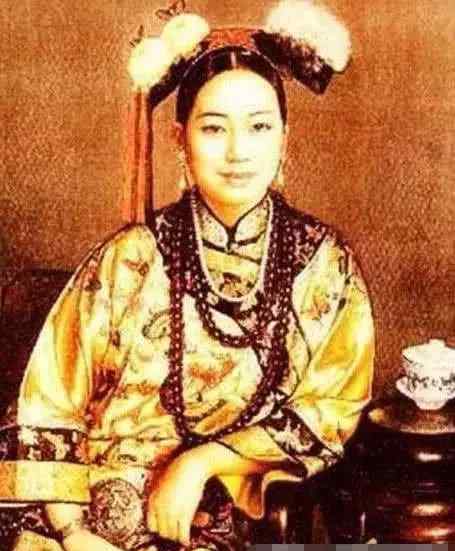 慈禧太后十八岁照片 慈禧被称为“大清第一美女”，看到她18岁的照片，想不信都不行！