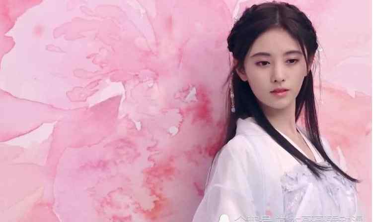 安静了mv 鞠婧祎mv未穿裤子露大长腿，被子掀开的一瞬间，整个空气都安静了！