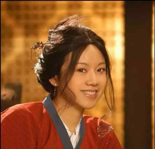 闫妮减肥前后对比照片 48岁闫妮暴瘦差点“认不出来”，大妈村姑变成女神，终于减肥成功