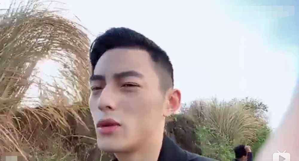 智勋口头禅 LOL电竞霍建华智勋身高真就不到1米6？粉丝合影后：身高是硬伤