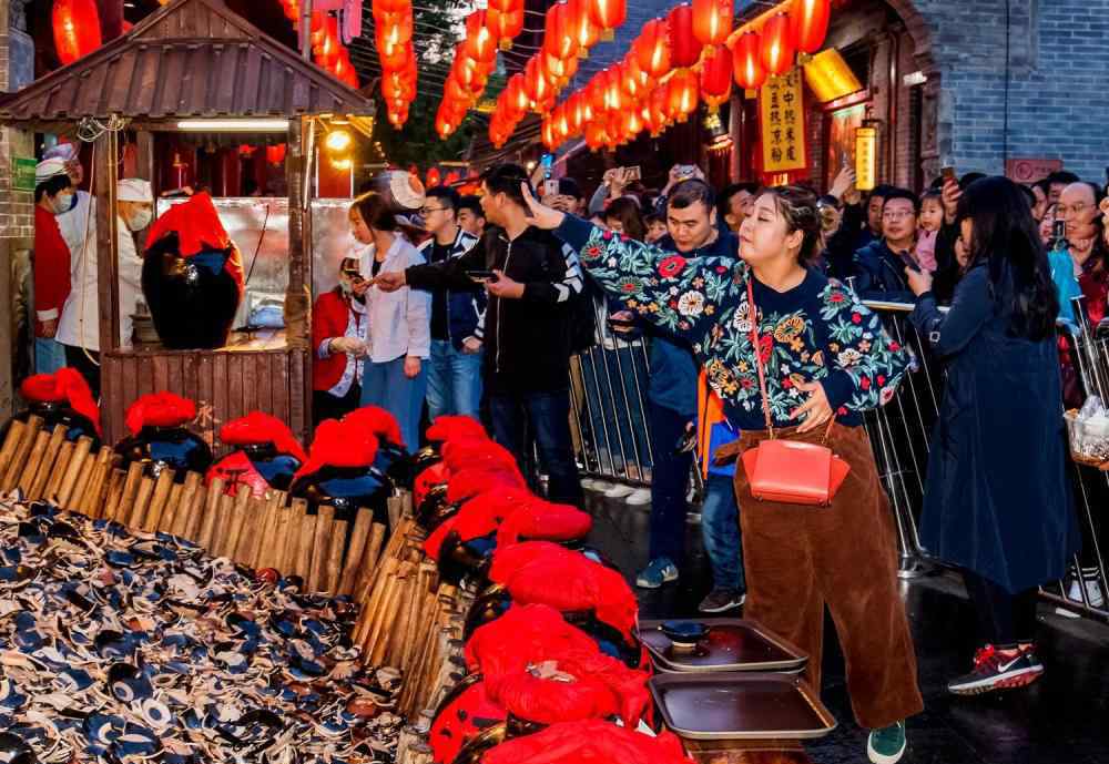西安摔碗酒在哪里 西安红极一时的摔碗酒，究竟有着什么样的来历？