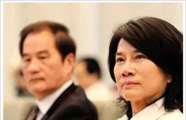 周少强 格力400亿股权转让背后：那些挣扎在政企之间的心酸往事