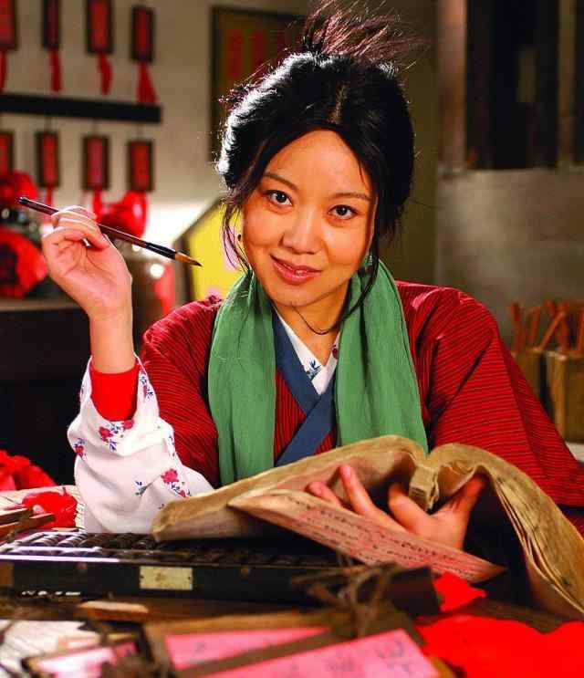 闫妮减肥前后对比照片 48岁闫妮暴瘦差点“认不出来”，大妈村姑变成女神，终于减肥成功