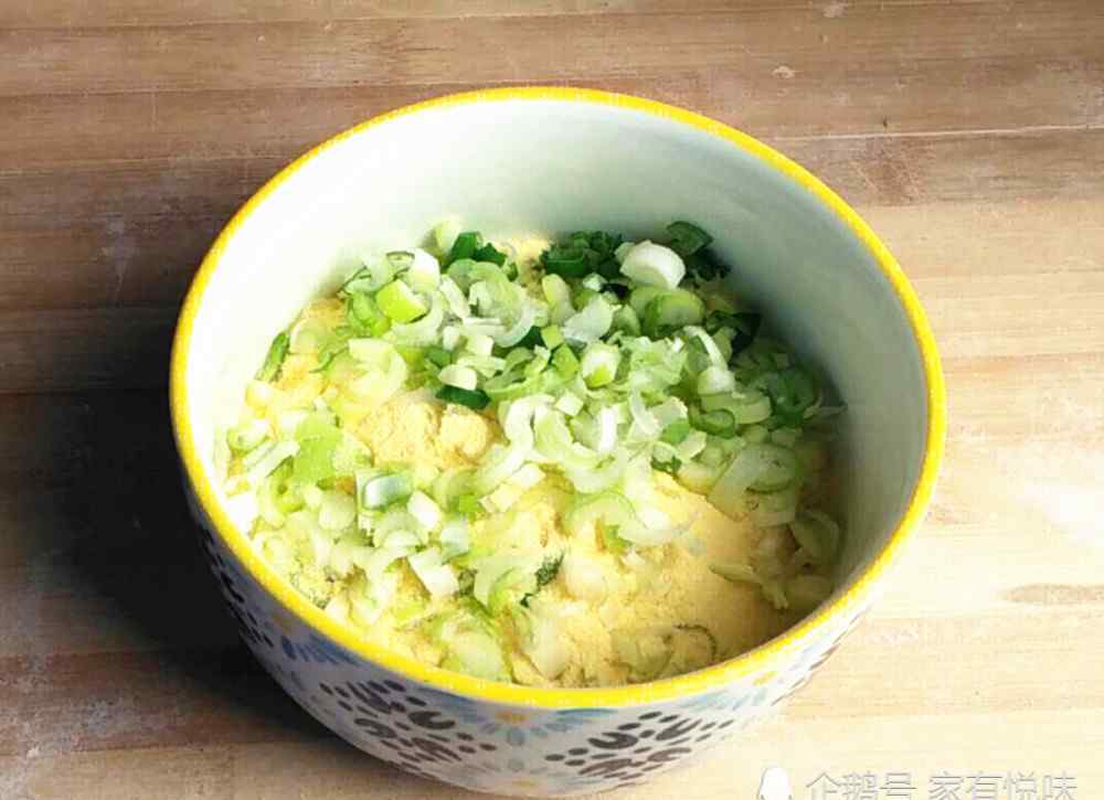 玉米馅饼 馅饼吃了三十年，用玉米面做馅的馅饼第一次见，越吃越想吃