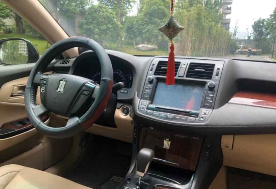 老皇冠汽车 同样10年老车，皇冠为啥就是比A6L贵？