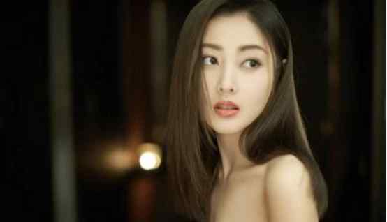 张天爱比基尼 张天爱的“西装泳衣”有多撩人？本以为很保守，浮出水面那刻眼睛都离不开