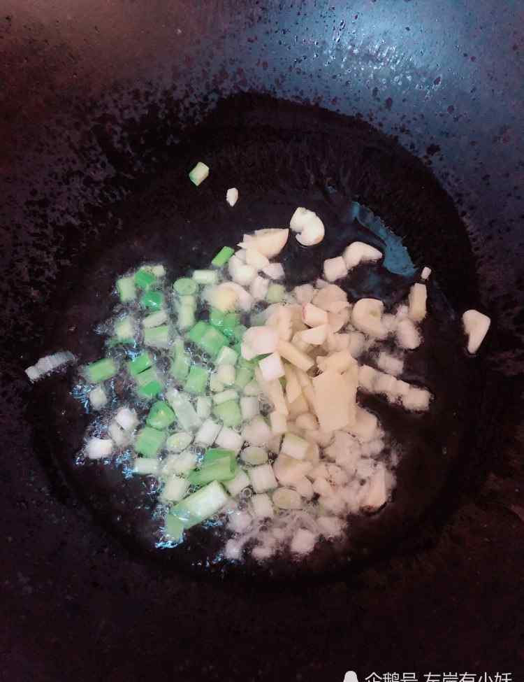 火锅丸子怎么做好吃 没吃完的火锅丸子怎么办？这样做，比火锅还好吃