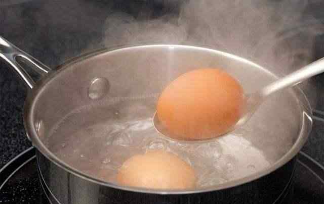 煮鸡蛋能放多久 鸡蛋煮熟后，放几天才会坏掉？营养师：不管几天，都不要吃溏心蛋