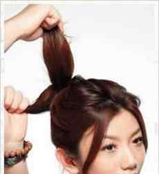 长头发的扎法图解 适合30岁女人的长发扎发图解！