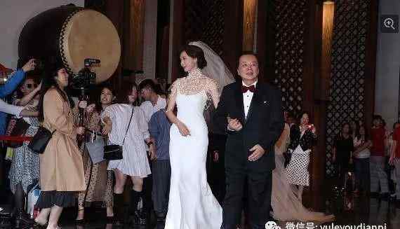 林志玲采访李敏镐 林志玲被记者问新婚之夜情况，一脸娇羞回答：开心最重要