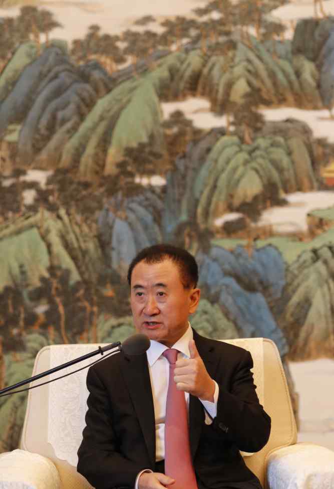 万达王健林的儿子 王健林曾风光坐迈巴赫出行，今儿子成被执行人，身家缩水682亿