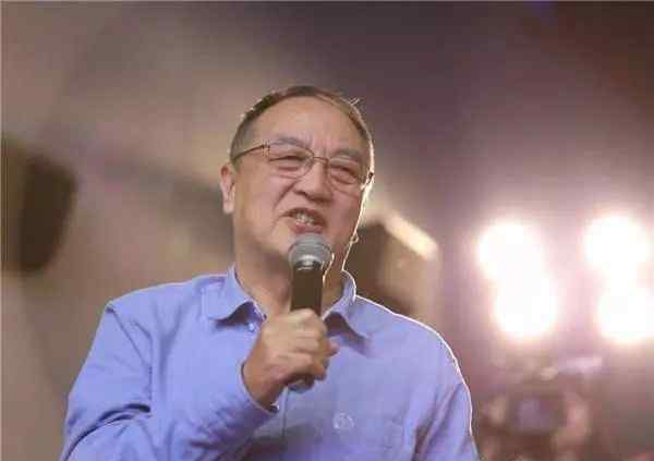 柳传志卸任 刚刚！柳传志卸任 联想帝国换帅