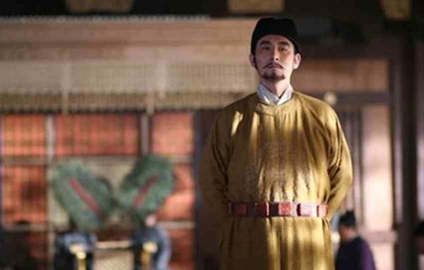 传国玉玺上刻的字是 传国玉玺历经千年，被谁摔过，谁在上面刻过字，后来去哪里了