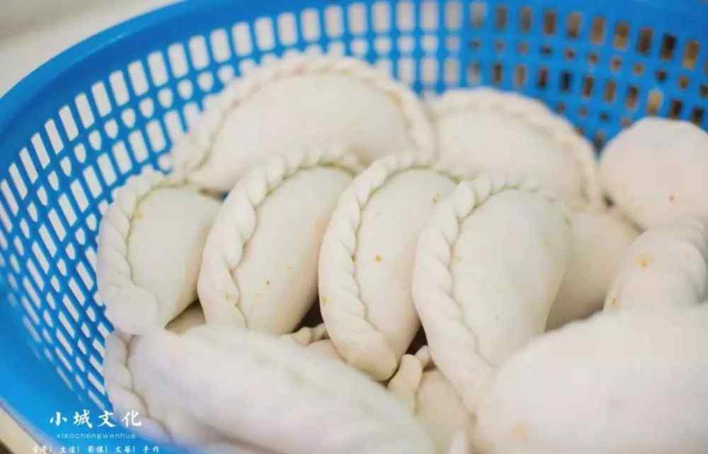 粘米粉薄饼 不同的馅料花样百出，客家人有一百种方式吃粄