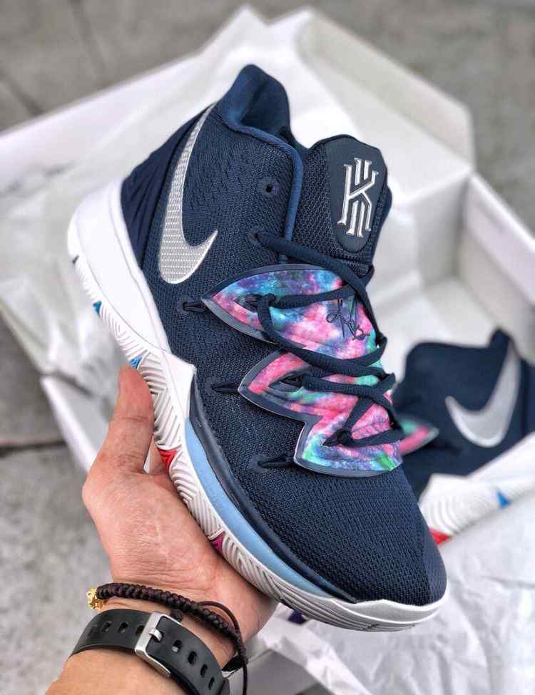 灵魂之眼 灵魂之眼 VS 荷鲁斯之眼！这两款kyrie5配色，谁颜值更高呢？