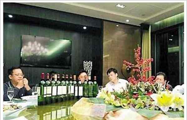 周少强 格力400亿股权转让背后：那些挣扎在政企之间的心酸往事