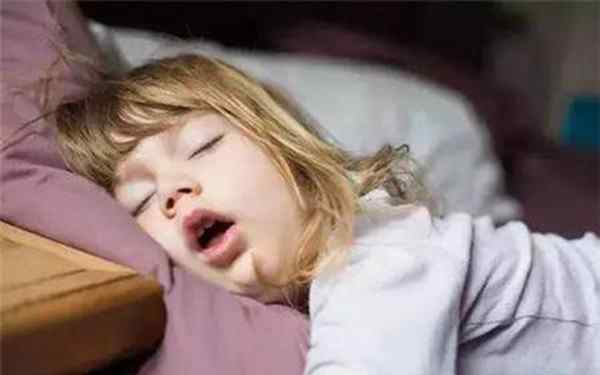 如何矫正小孩张嘴睡觉 宝宝张嘴睡觉的危害 宝宝张嘴睡觉怎么纠正