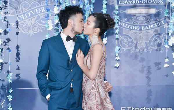 性感婚纱 柴智屏女儿出嫁！着性感婚纱尽显凹凸身材 和老公甜蜜拥吻文章配图