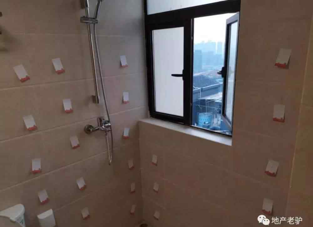 当代生活报 震惊！南宁这个楼盘3000元精装却做出500元效果？业主愤怒了……