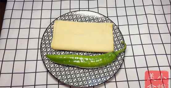 豆腐干的制作方法 豆腐干这做法绝了！我家隔三差五吃一次，营养又下饭，比肉都香