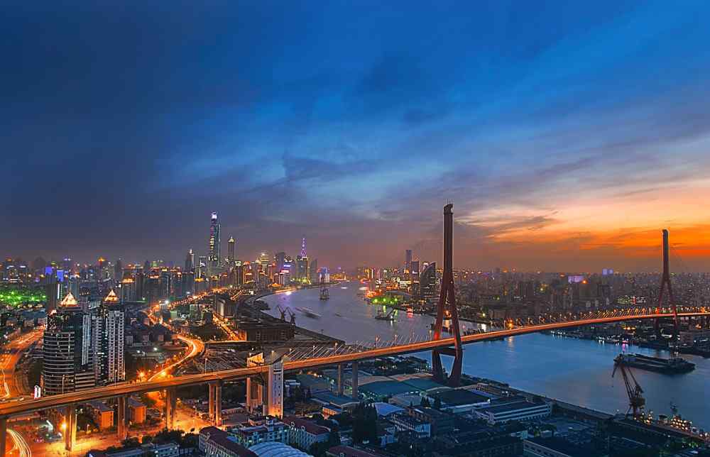 黄浦江旅游 来上海旅游，黄浦江是必看的景点，如果一日游能看到什么景色呢？