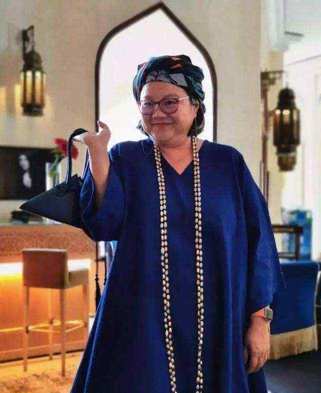 洪晃年轻时很美 陈凯歌前妻洪滉虽已老态尽显，但可爱调皮起来，完全就是少女一枚