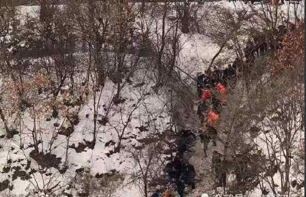 吉林一客车坠落 吉林一客车坠落，坠江瞬间监控曝光，事故造成六人死亡