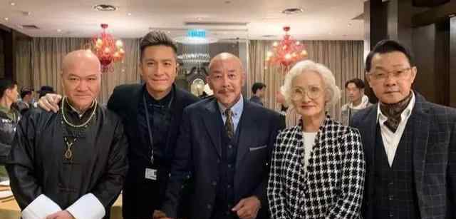 央视报道绿叶爱生活 TVB金牌绿叶罕见会面，老年生活堪比“社畜”，为何他们的工作如此恶劣？