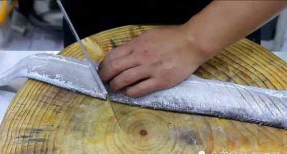 红烧带鱼怎么做好吃又简单 带鱼怎么做好吃呢？厨师长教你小技巧，出锅备有味