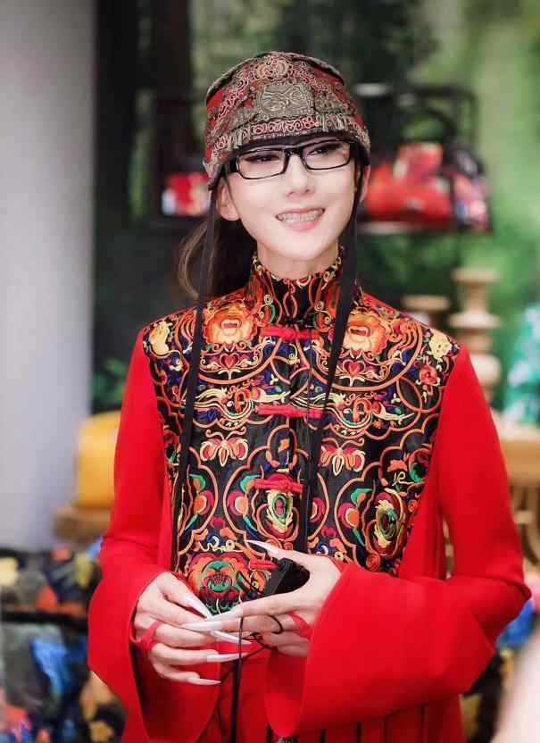 杨丽萍减肥食谱 61岁杨丽萍，瘦身食谱首次公开，网友：不饿倒，我也能瘦到90斤