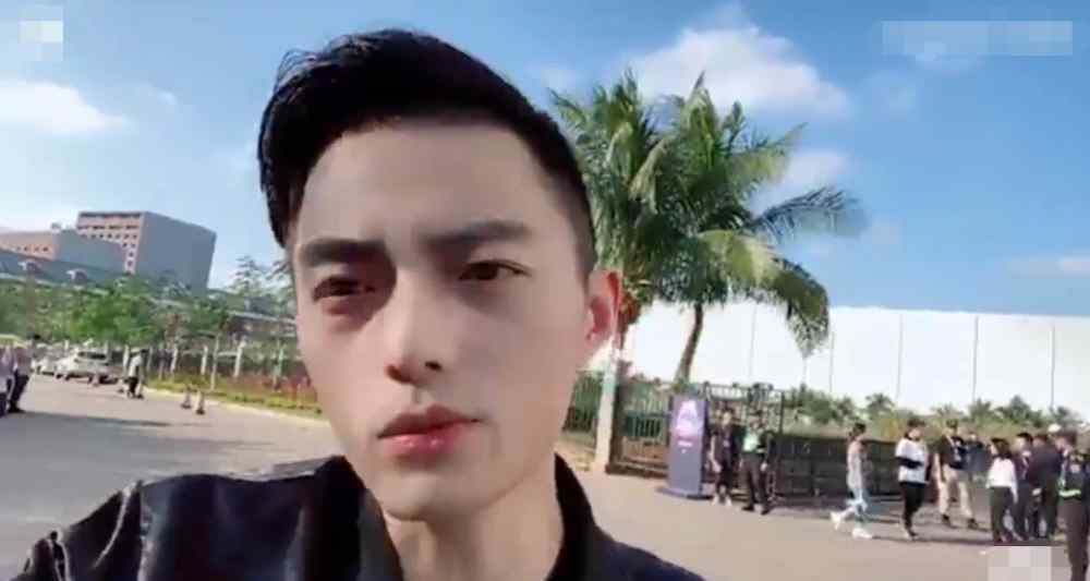智勋口头禅 LOL电竞霍建华智勋身高真就不到1米6？粉丝合影后：身高是硬伤