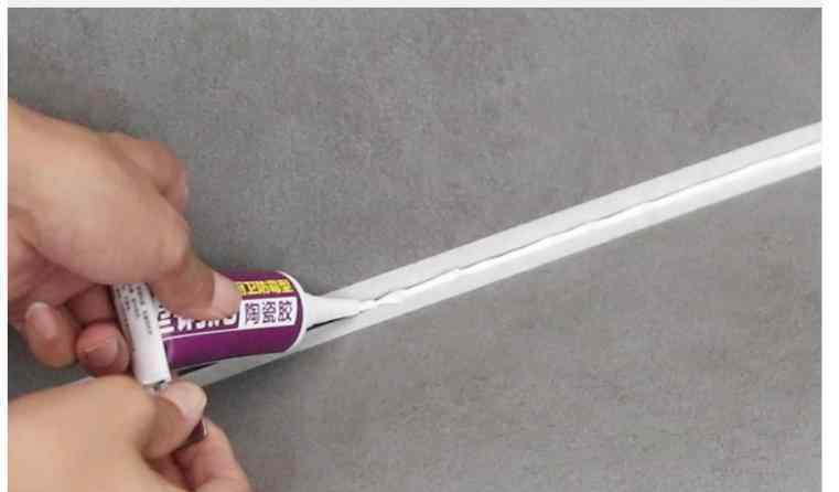 塑钢泥和玻璃胶哪个好 家里填缝，玻璃胶还是塑钢泥？还在纠结谁更好？看完你就懂了