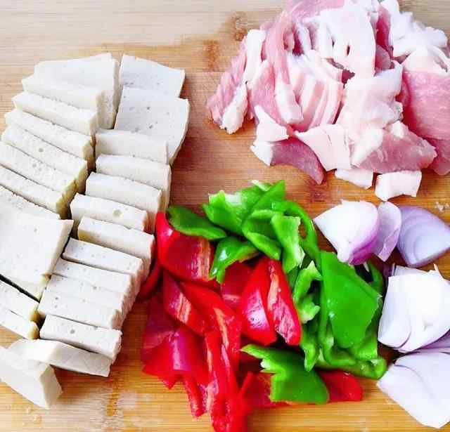 千叶豆腐家常做法 上海妈妈教你“干锅千叶豆腐”家常做法，豆腐滑嫩入味，下酒下饭！