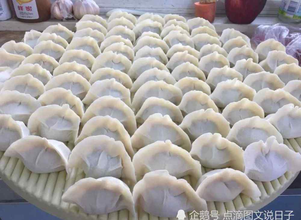 包饺子视频教程 立冬将至，长春大厨的包饺子教程来了：皮薄馅大多汁文章配图