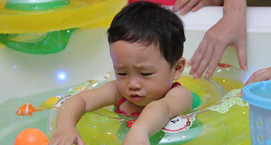 婴幼儿游泳馆开业 一个月的时间，婴儿游泳馆营业额疯长10万＋，他们是这样做的