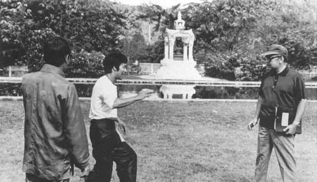 飞渡卷云山 与李小龙斗殴，和成龙交恶，昔日影坛大哥走向没落，终凄冷离世
