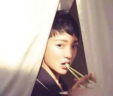狗啃式刘海短发图片 狗啃式刘海搭配短发很时尚！