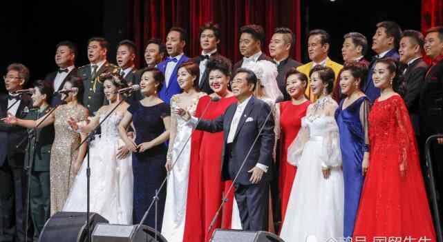 吕继宏老婆 80岁李双江的53岁妻子近照曝光，夫妻同台大秀恩爱