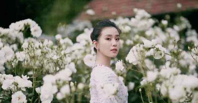 吴奇隆刘诗诗吻戏 刘诗诗朱一龙片场拥吻，女方主动索吻唯美浪漫，心疼吴奇隆一秒文章配图