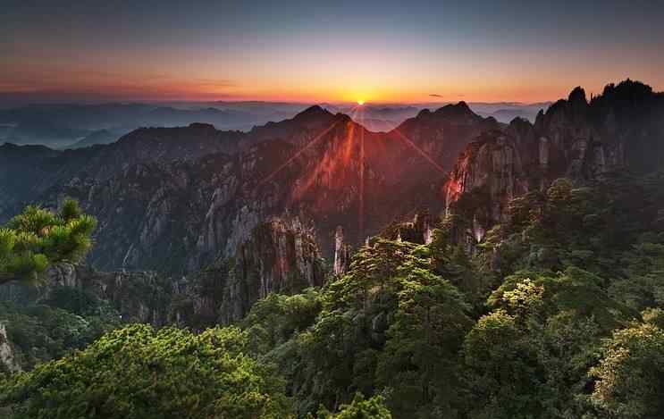 五岳归来 五岳归来不看山，黄山归来不看岳