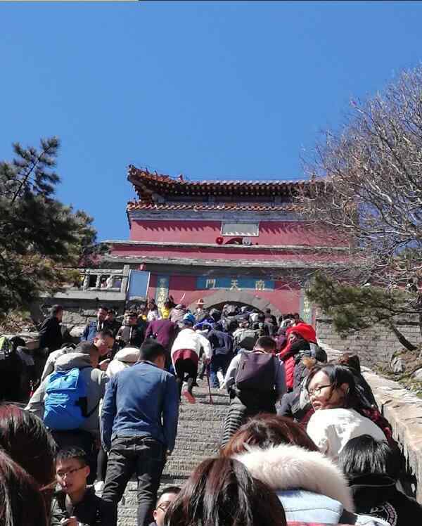 为什么情侣不能爬泰山 爬泰山为什么要爬三年，情侣不能一起爬泰山是真的吗？