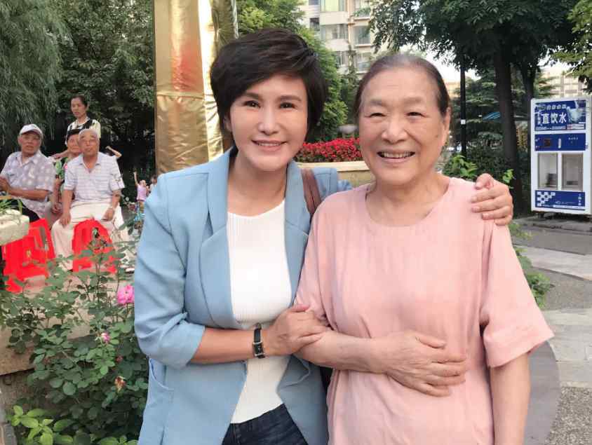 生死锐变 还记得警花季洁吗？32岁嫁55岁导演，如今老公去世过成这样
